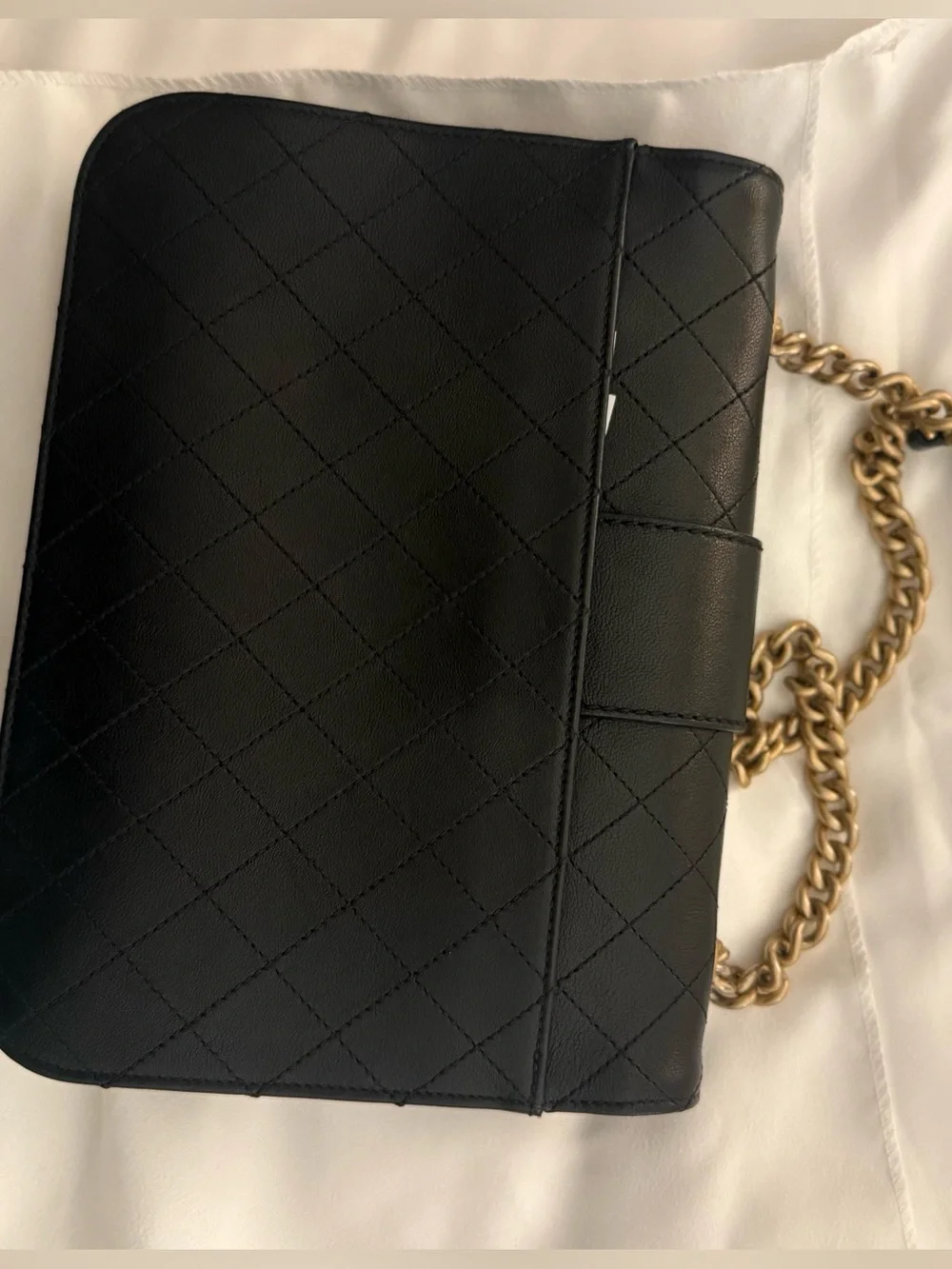 CHANEL Black Quilted Leather Shoulder Bag with Gold Chain
